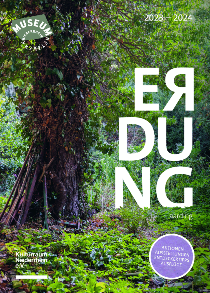 Titelbild des Magazins 2023/2024 des Kulturraums Niederrhein mit dem Titel “Erdung” und der Darstellung eines dicht bewachsenen Baumes als zentrales Motiv.