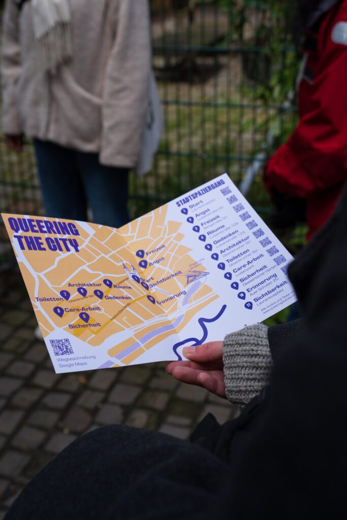Laufzettel zum Stadtrundgang von Queering the City mit Karte und Stationen in Wuppertal.